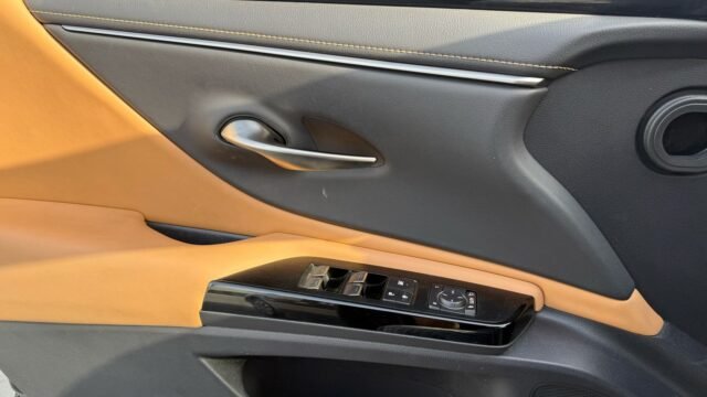 Lexus es 300h (2)