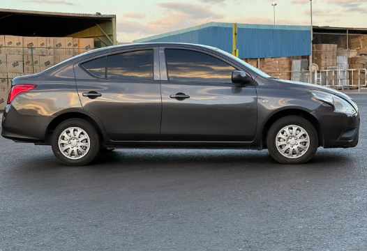 Nissan Sunny (3)