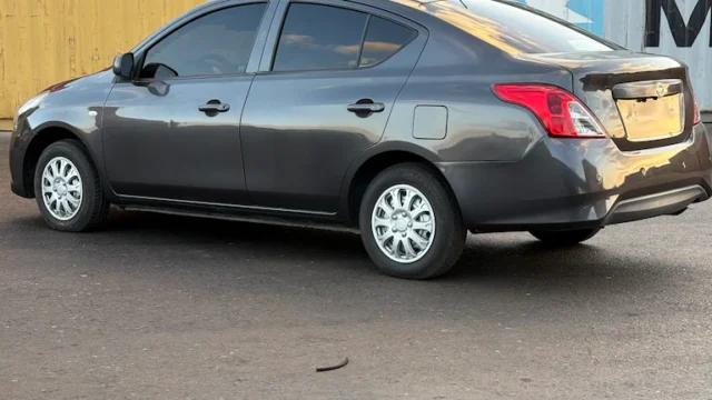 Nissan Sunny (3)