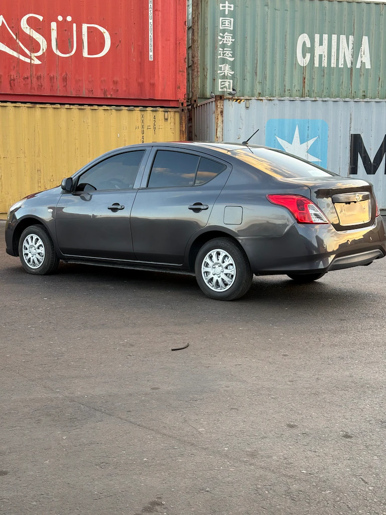 Nissan Sunny (3)
