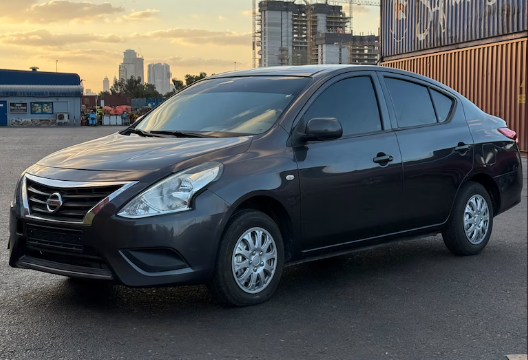 Nissan Sunny (4)