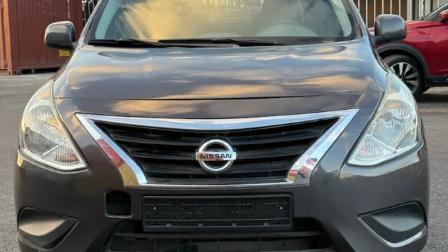Nissan Sunny (4)