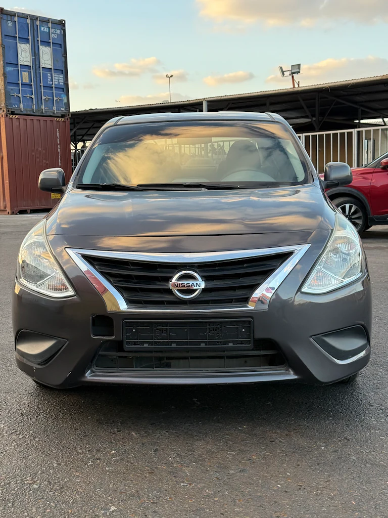 Nissan Sunny (4)