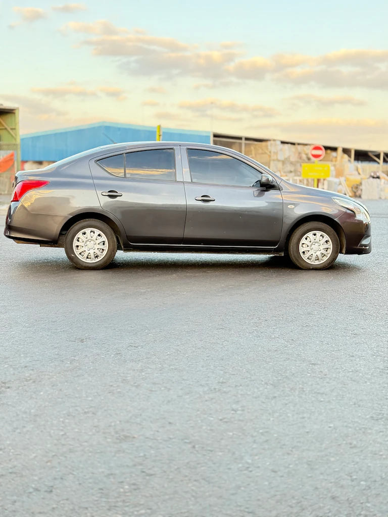 Nissan Sunny (5)