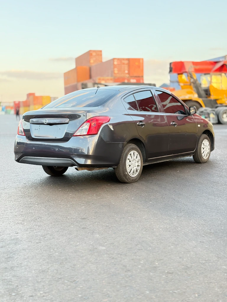 Nissan Sunny (6)