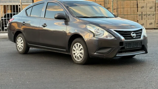 Nissan Sunny (7)