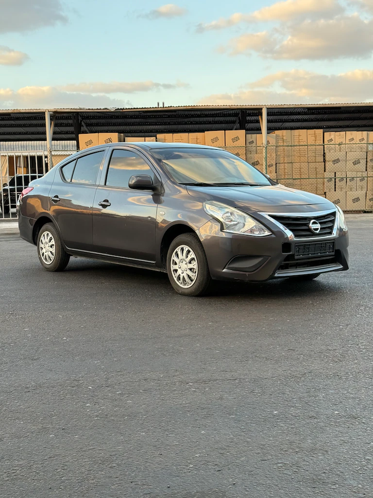 Nissan Sunny (7)
